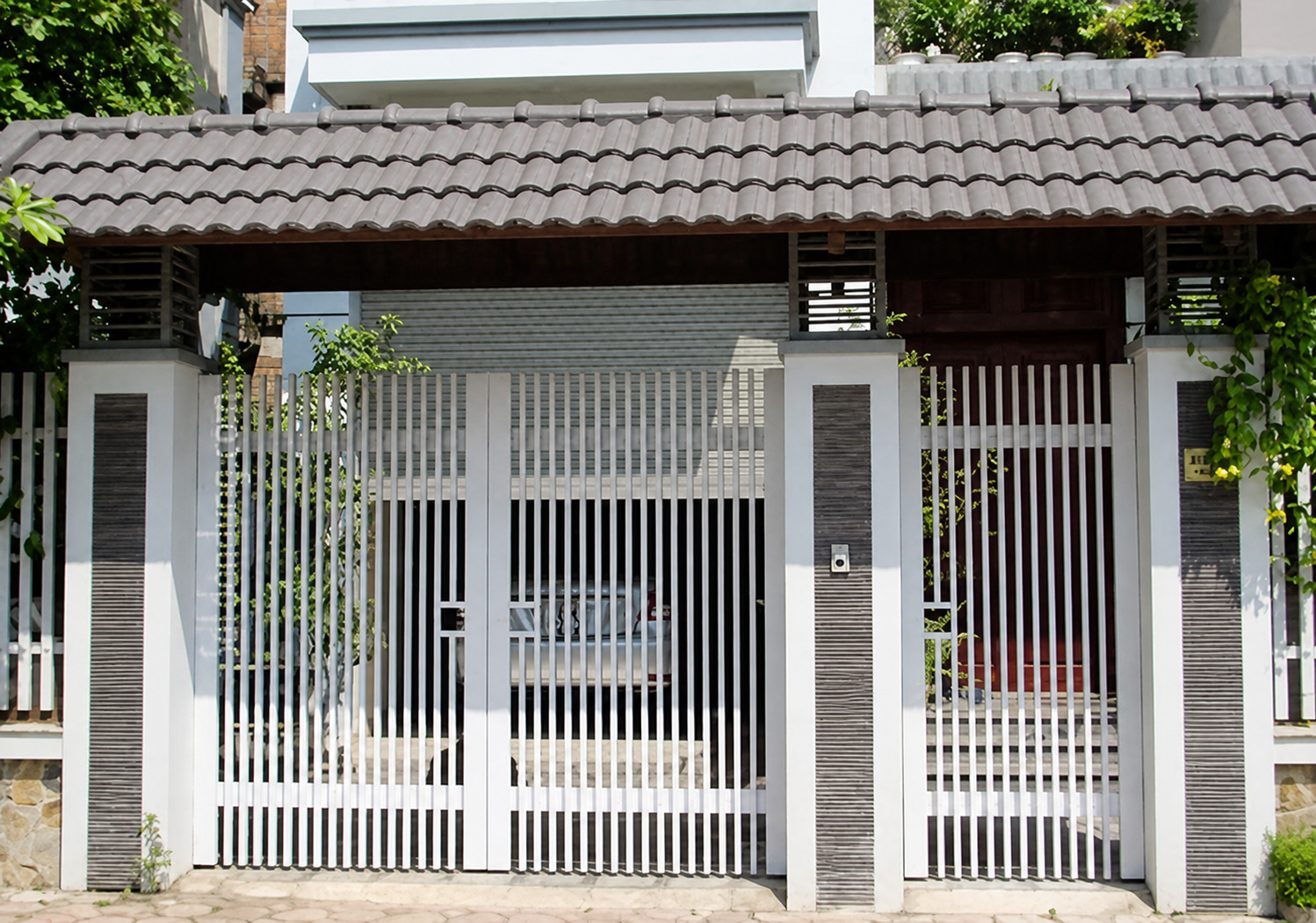 Cửa cổng sắt
